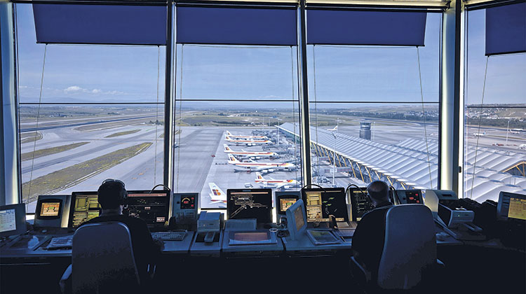 SACTA, como sistema ATM en servicio, tiene como principal objetivo la seguridad del tráfico en todos los sectores del espacio aéreo. / FOTO_PABLO NEUSTADT